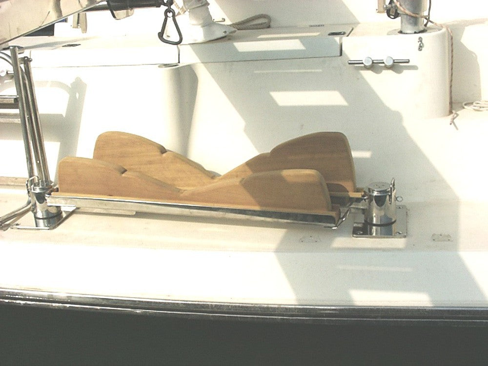 Swing-Away Dinghy Stowage